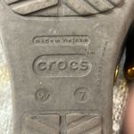 Crocs  Brown‎ Gold Sanrah Flip Flops Thongs Sandals Wedge Size 7 Photo 11