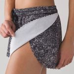Lululemon  Hit It Short (3 1/2") in Mini Cinder Lace White Black / Black - Size 4 Photo 0