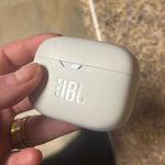 JBL Wireless Bluetooth Noise Canceling Headphones White Photo 3