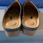 NWT GC Shoes
Women's Krista Perforated Flower Wedge
Mules Blue Size 7 Photo 9