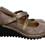 COMFORTIVA Bronze Tan Suede Heeled Wedge Shoes, Size 6 M Womens Photo 7