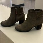 Rockport! Elegant Taupe Ankle Booties 7 1/2–great shape/clean Brown Size 7.5 Photo 3