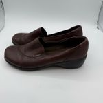 Clarks  Women’s Brown Leather Slip Ons Sz 8.5 Photo 2