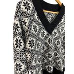 Brooks Brothers Wool Blend Black & White Snowflake V-Neck Sweater Size Small Photo 5