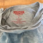 Netflix Size Large Stranger Things High Low Gray Grey Short Sleeve T Shirt Top Photo 2