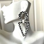 Black and white statement earrings Photo 2