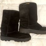 Brumby black suede sheepskin lined mid calf boots. Thick Traction sole. Size 8. Photo 2
