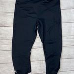 Under Armour women’s M heat gear pull on  compression leggings black capris Photo 0