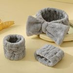 A Face Wash Set of Spa Headband and Wrist Washband Photo 0