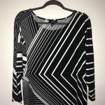 Alfani  Blouse Black & White Chevron Asymmetrical Hem Top Sz 2X EUC Professional Photo 1