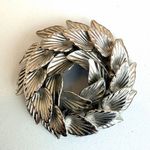 Silver Tone vintage Leaf Wreath Brooch Pin Layered Leaves Photo 4