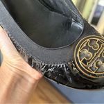 Tory Burch  black gold wedge heeled pumps shoes women’s 7 Photo 4