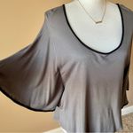 Pleione  | Gray Scoop Neck Bat Sleeve Tee - Sz M Photo 1