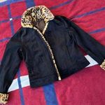 Cute y2k Black suede like jacket with cheetah print collar and cuffs
Women’s S Photo 0