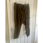 Old Navy Women’s Cargo Barrel Leg Ankle Pants Army Green Size Lg Photo 2