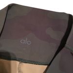 Alo Yoga  Women’s Size M High Waist Vapor Legging Black Green Camo Camp Print New Photo 4