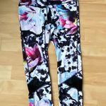 Apana Capri Leggings Photo 0