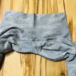 Vuori  Womens Sz M Clean Elevation High Rise Leggings Lt Gray Camo Cycle Survival Photo 6