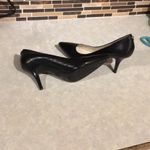 Michael Kors MICHAEL  BLACK PUMP
Alina Flex Leather Pump Photo 7