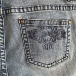 Nurture medium wash denim capri embroidered pockets Blue Size 12 Photo 2