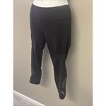 Lululemon  Women’s Black Cropped Mesh Accent Pockets Size 6 Photo 4