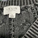Le lis Sweater  Cropped Photo 1
