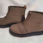 Toms  Puffer Womens Front Zip Quilted Ankle Boots size7.5. S69 Photo 0