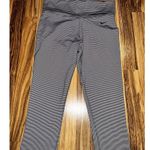 Nike  Women's Capri Leggings Size small s Photo 0