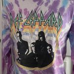 Retro Womens Size Medium Spell Out Cropped Def Leppard‎ Band Long Sleeve T Photo 1
