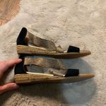 Eric Michael ‎ Sandal Size 40 Strappy Elastic Made In Spain Gold Black Wedge Photo 3