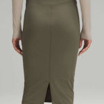 Lululemon  Nulu Slim-Fit‎ HR Skirt Sz 2 Army Green Photo 0