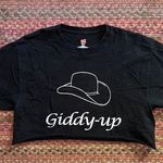 GIDDY UP COWBOY HAT BLACK GRAPHIC CUT OFF CROP TEE Size L Photo 0