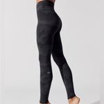 Alo Yoga  High-Waist Camo Vapor Leggings Photo 1