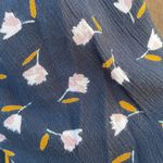 Billabong medium blue with pink flowers cropped flowy blouse Photo 2