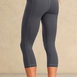 Athleta Revelation Capri Flint Skinny Crop Cropped Exercise Active Yoga Pants XS Photo 0