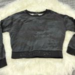 Victoria Sport  Cropped Camo Long Sleeve  Photo 0
