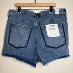 Good American Bombshell Shorts Size 18 Blue Denim Fray Hem High Rise Distressed Photo 3