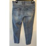 Democracy  Women's Ab Technology Skinny Jeans Lightwash Size 8 Stretch Distressed Photo 1