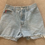 Levi's Vintage 80's 90's BONGO High Rise Mom
Short light wash Jean USA
Gene Montesano Photo 0