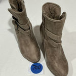 Woman’s Size 7 Crown Vintage Brown Faux Leather Side Zip Bootie Photo 0