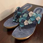 Size 8 wood clog, blue flowers Richard Tyler Photo 4