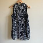 Vince Camuto  V-Neck Sleeveless Blouse Top Womens Size S‎ Lined Photo 4