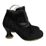 John Fluevog  Ankle Boots Womens 8.5 Black Hypnos Geometric Embossed Heeled Photo 0