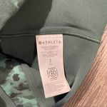 Athleta  Salutation Stash Pocked II‎ 7/8 Serene Green Camo Leggings Size S Photo 4