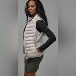 7 Diamonds Womens Andes Front Zipper Puffer Vest in Color Pearl Sz Small White Photo 1