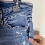 Silver Jeans Suki Mid Rise Distressed mid indigo wash Capri jeans size 30 Photo 8