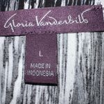 Gloria Vanderbilt Maurice’s cute black and white tunic with bell sleeves! New Photo 8