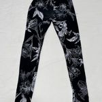 No Boundaries Floral Black and White Leggings   Photo 4