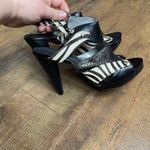 BKE  Woman’s Snakeskin / Zebra Printed Classic Chic Heels Size 8 1/2 Photo 4