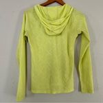 Saucony 🦋  Neon Yellow Green Lighweight Hooded Long Sleeve Athletic Top Medium Photo 3